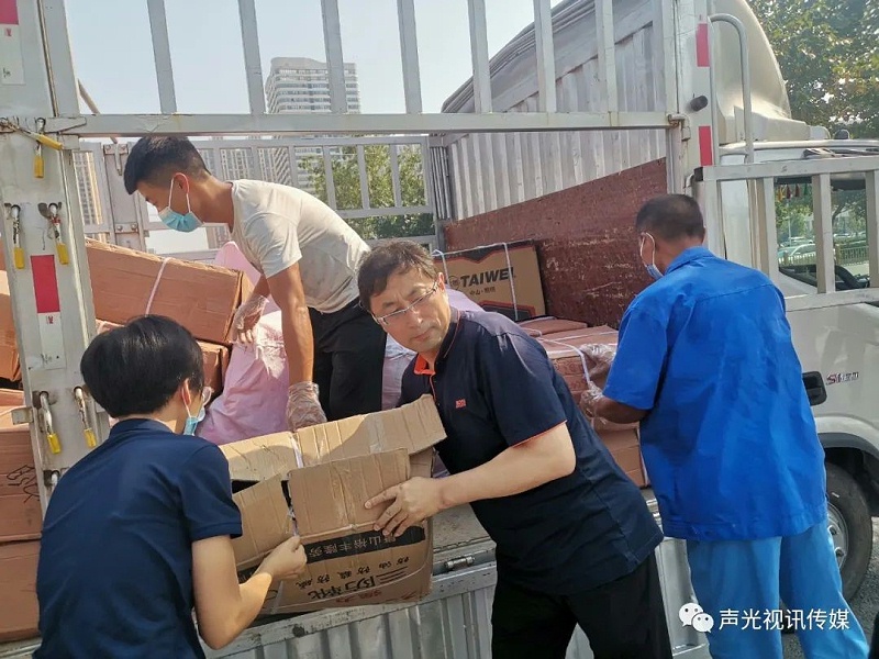 ZOBO董事長張新峰作為聲光視訊行業(yè)聯(lián)盟代表赴豫芒溫暖災區(qū)，傳遞愛心