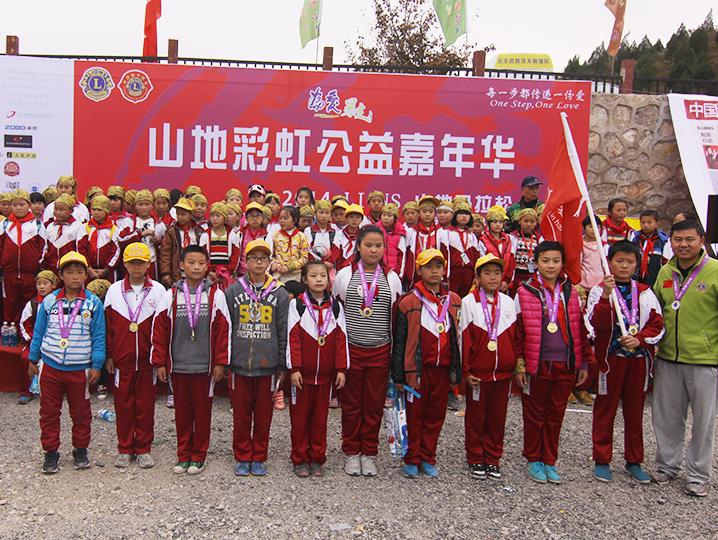 以愛(ài)之名，貼地疾行